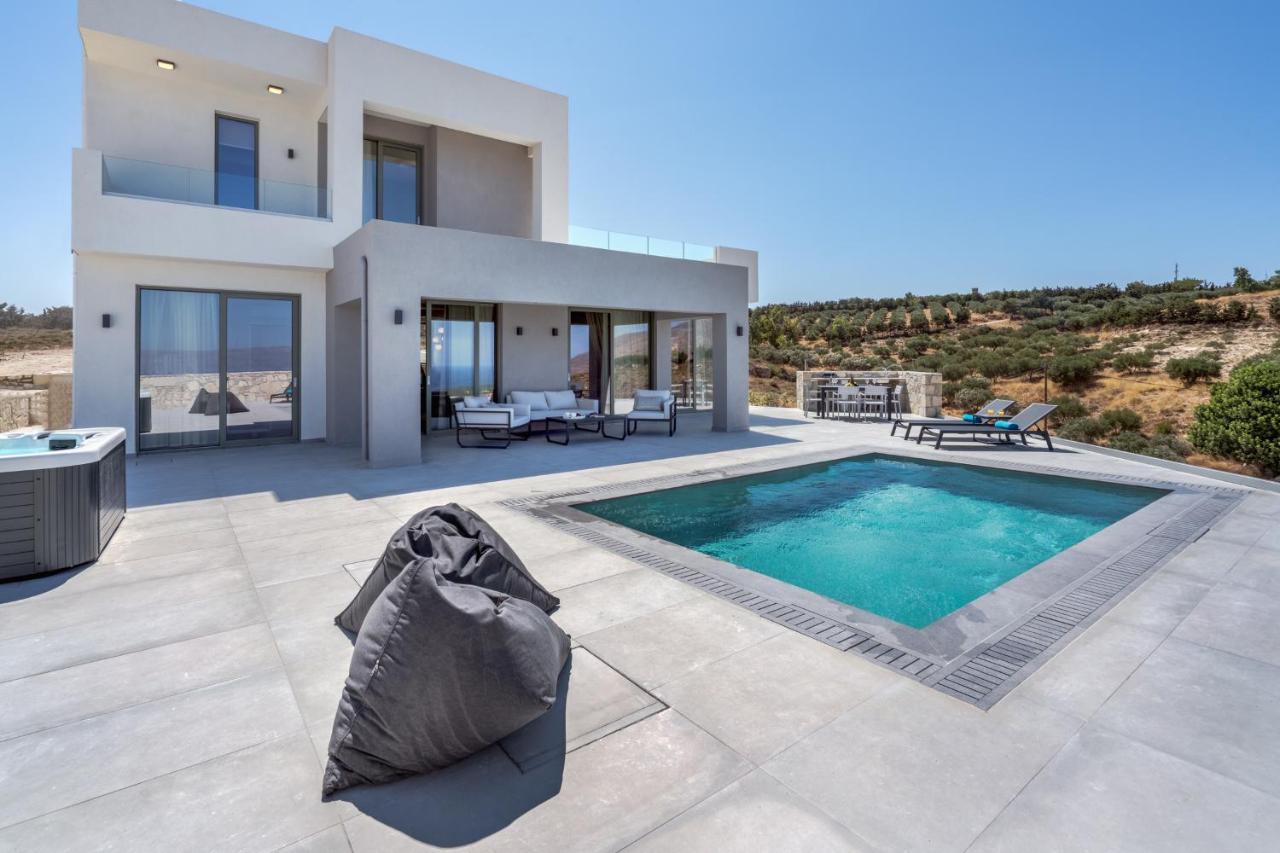 Luxurious Villa Cretan Aura With Private Heated Pool, Jacuzzi And Playroom Agios Ioannis  外观 照片
