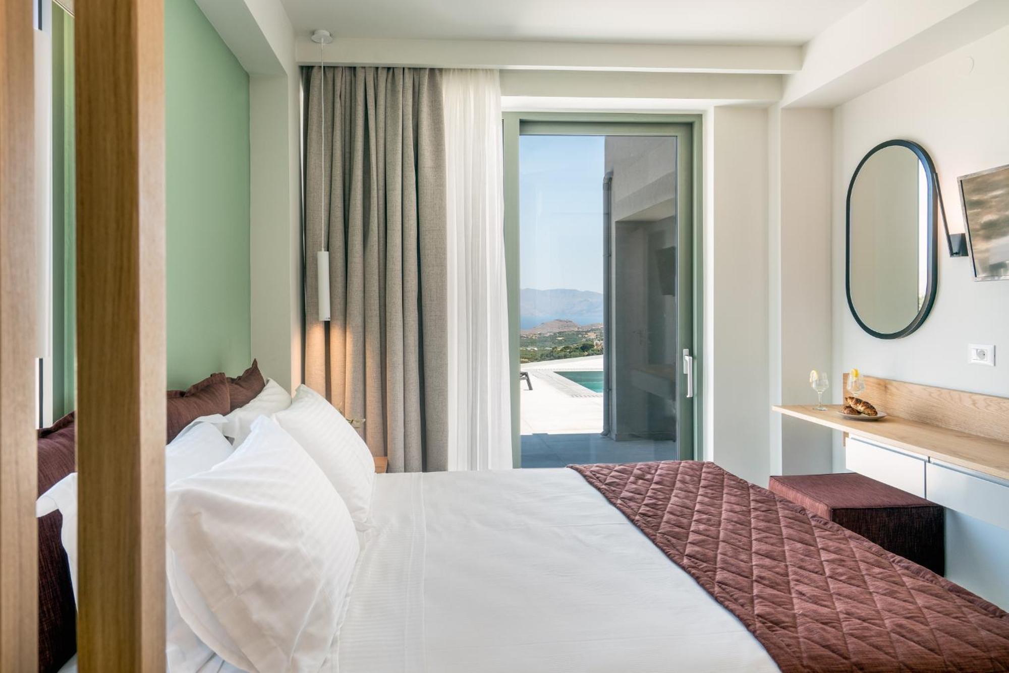 Luxurious Villa Cretan Aura With Private Heated Pool, Jacuzzi And Playroom Agios Ioannis  外观 照片